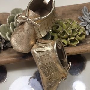 Girls size 12-18 months gold fringe shoes